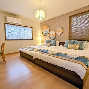 Holiday home Tsukiyume - House With Parking, 10mins To Usj, Tennoji, Namba 